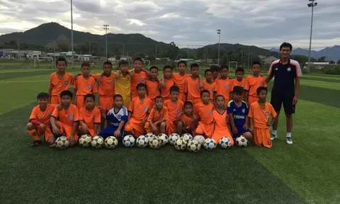 Cựu trung vệ ĐTQG Hải Lâm “gõ đầu trẻ”
