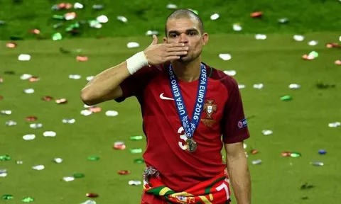 Đôi giày trả góp và những bí mật thú vị về Pepe