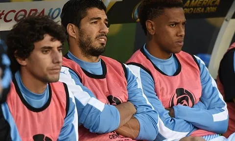 Suarez tiếp tục dự bị, Uruguay tiếp tục thua tại Copa