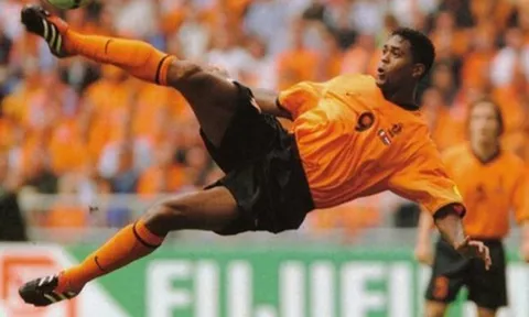 10 bàn thắng kinh điển của Patrick Kluivert