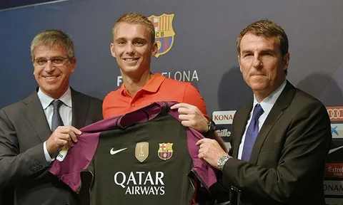 Vừa đến, Cillessen đã thách thức Stegen