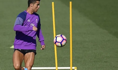 Chấn thương nhưng Ronaldo vẫn tập cực sung cùng Real