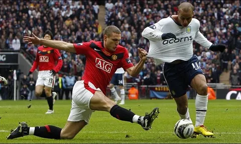 2 cú tắc bóng liên tiếp cực đỉnh của Nemanja Vidic