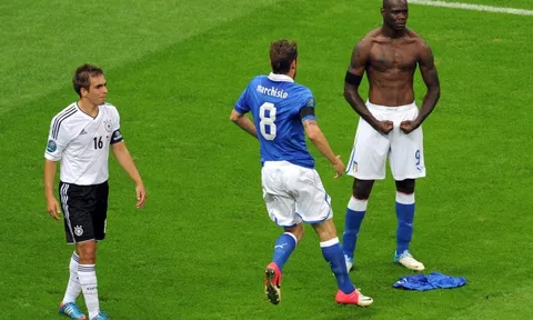 2 năm trước, Mario Balotelli hủy diệt tuyển Đức