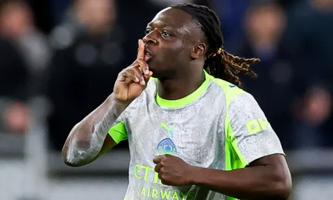 Jeremy Doku lập cú đúp, Man City hòa nghẹt thở Everton