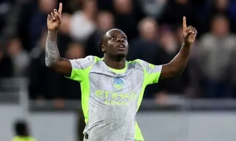 Doku thừa nhận Man City tự dâng chiến thắng cho Everton
