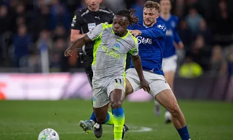 Doku rực sáng không đủ giúp Man City níu giữ quyền tự quyết