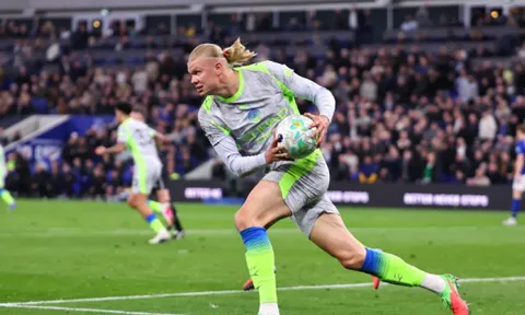 CĐV Man City vội vã trở lại sau bàn thắng của Haaland