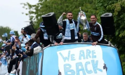 Hàng vạn fan Coventry kêu gọi Lampard ký hợp đồng mới
