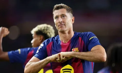 Hàng công sứt mẻ, Liverpool được khuyên mua Lewandowski