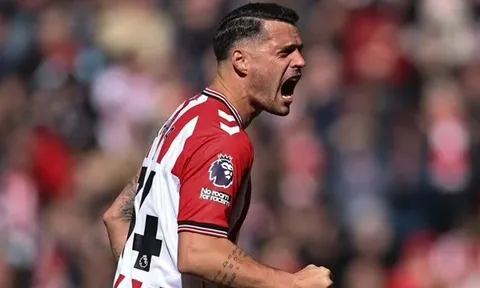 Scholes lo Granit Xhaka là Casemiro mới nếu tới Man Utd