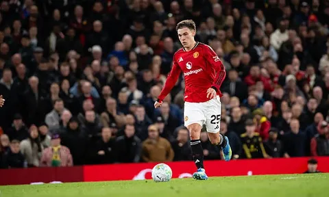 Man Utd sẽ giải bài toán Ugarte ra sao?