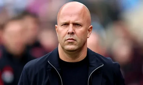 Khoan hồng với Arne Slot là canh bạc của Liverpool