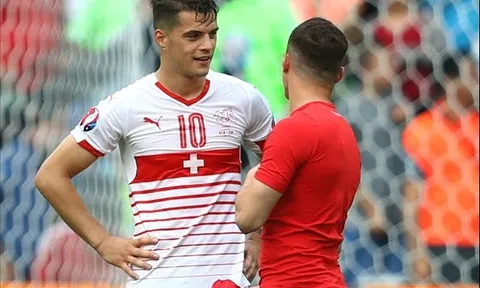 Granit Xhaka gợi lại chuyện cũ, fan M.U đau lòng