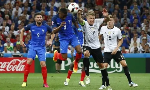 Toni Kroos chỉ trích Schweinsteiger: Đó là sai lầm ngớ ngẩn
