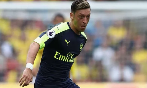 Xong tân binh, Arsenal tìm cách trói chân Oezil
