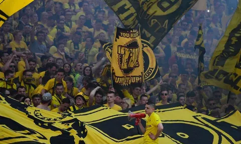 Klopp thừa nhận Liverpool khó sánh được với Dortmund