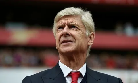 5 năm ròng 'tỏ tình' HLV Wenger, PSG nhận cái kết đắng