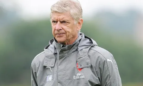 Wenger lại bị chỉ trích vì chuyển nhượng