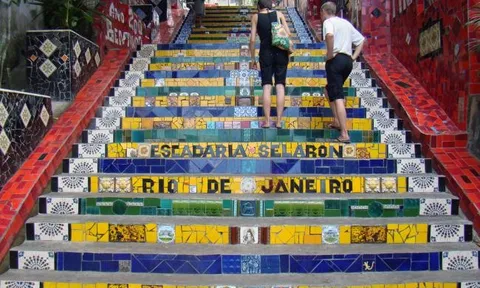 Đại sứ quán Pháp khuyên mang sẵn tiền đến Rio để ... nộp cho cướp