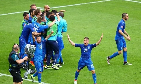 Tung 2 đòn chí mạng, Italia biến Tây Ban Nha thành cựu vương
