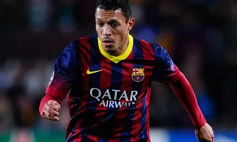 Barcelona tiếp tục bán hậu vệ