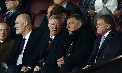 Allardyce xuất hiện ở Old Trafford, chuẩn bị tái xuất