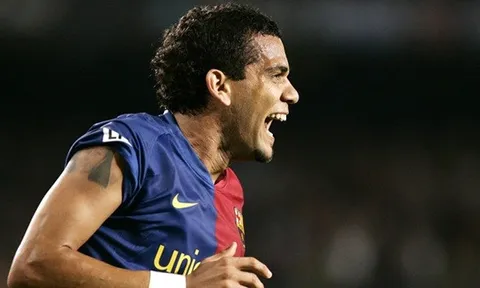 Dani Alves - Gã hề thách thức cả thế giới