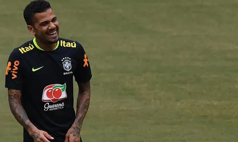 Alves: Brazil sẽ không sợ Messi