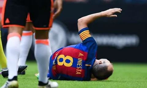 Andres Iniesta đem tin dữ đến Barca