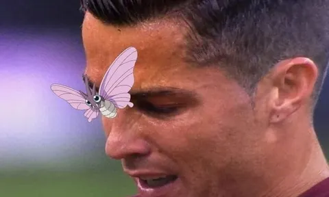 Ảnh vui về chú bướm đậu trên mặt Ronaldo