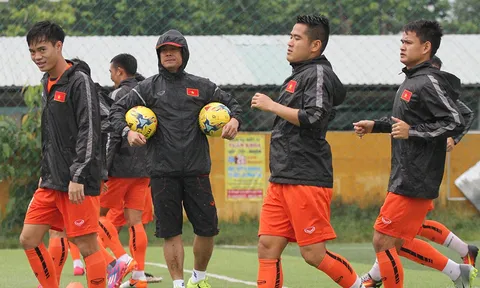 HLV Hữu Thắng: “Nhớ gia đình, áp lực nhưng hạnh phúc khi dẫn dắt ĐT Việt Nam”