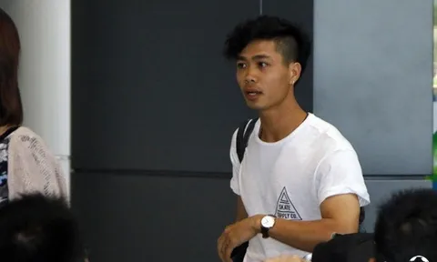 Công Phượng để tóc kiểu, đeo khuyên tai ngày về hội quân cùng ĐT Việt Nam