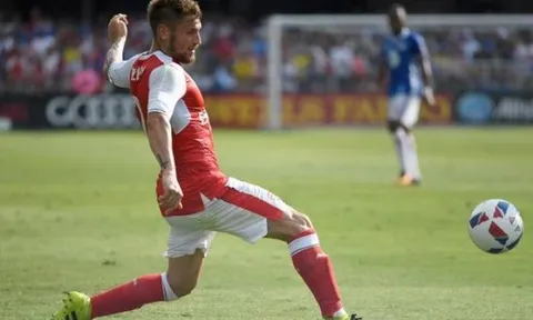 Củng cố hàng thủ, Arsenal quyết giữ chân 'người thừa'