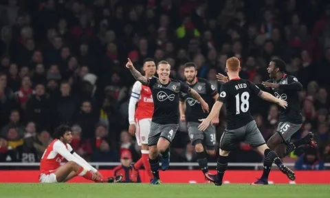 Arsenal bị chấm dứt chuỗi bất bại, nên buồn hay vui?