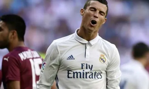 Arsenal đã bỏ qua Ronaldo như thế nào?