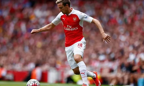 Arsenal may mắn thoát một trái phạt đền trước Bournemouth