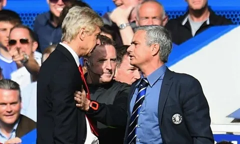 Arsene Wenger và những lần ‘bùng cháy’ bên ngoài đường pitch