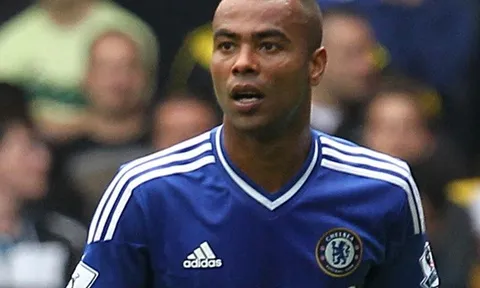 Ashley Cole thời còn khoác áo Chelsea