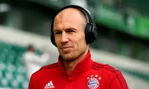 Bác sĩ tiết lộ lí do Robben hay chấn thương