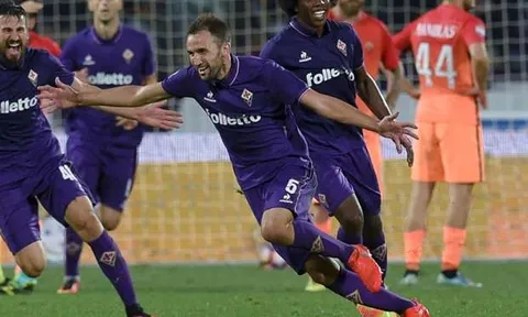Badelj lập siêu phẩm, Fiorentina vượt qua Roma