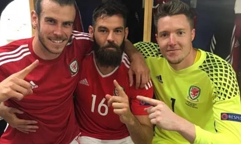 Bale tự sướng sau chiến thắng ấn tượng của xứ Wales