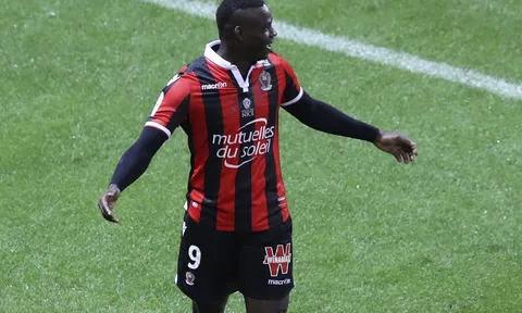 Balotelli lăn xả, Nice tiếp tục mạch toàn thắng