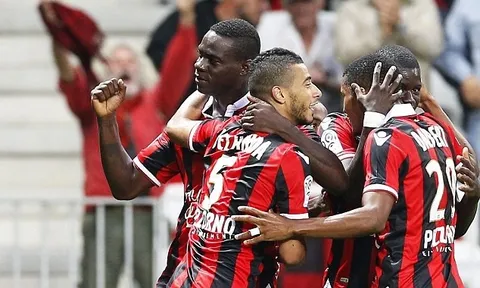 Balotelli lập cú đúp, Nice soán ngôi đầu của PSG