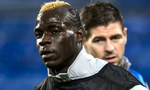 Balotelli thất bại tại Liverpool vì thói ghen tuông của Gerrard