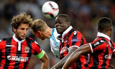 Balotelli tịt ngòi, Nice trở lại mặt đất