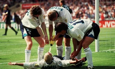 Bàn thắng đẹp nhất EURO 96 của Paul Gascoigne