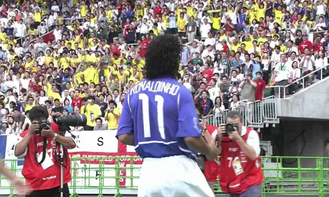Bàn thắng đỉnh cao của Ronaldinho vs tuyển Anh