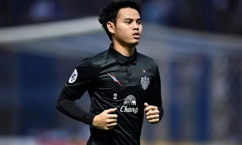 Bàn thắng khó tin của cầu thủ Thái, Theerathon Bunmathan