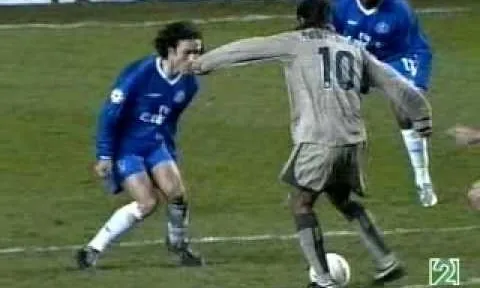 Bàn thắng 'vi diệu' của Ronaldinho vs Chelsea